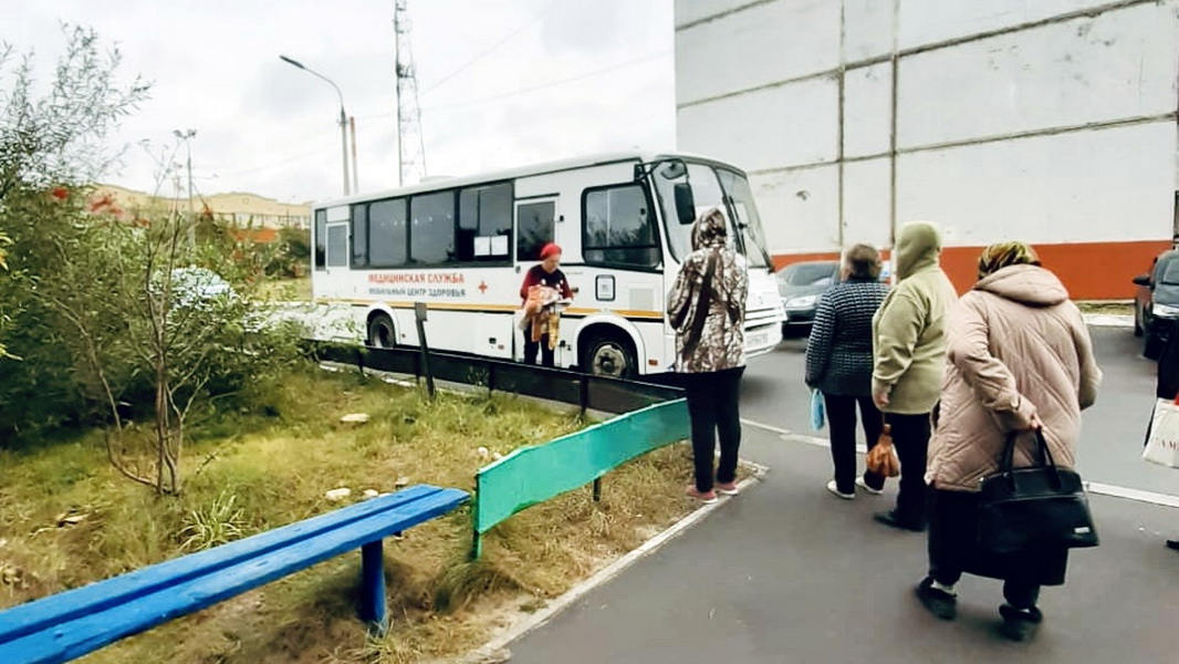 Сегодня специализированный фургон вёл приём граждан в селе Лужники